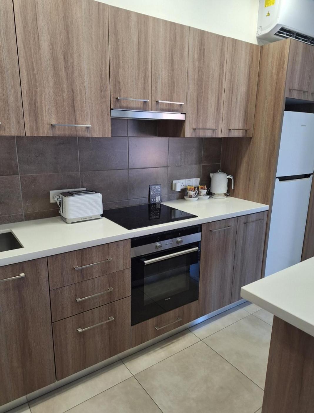 By The Way Apartment Larnaca Esterno foto