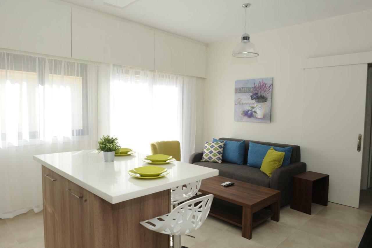 By The Way Apartment Larnaca Esterno foto