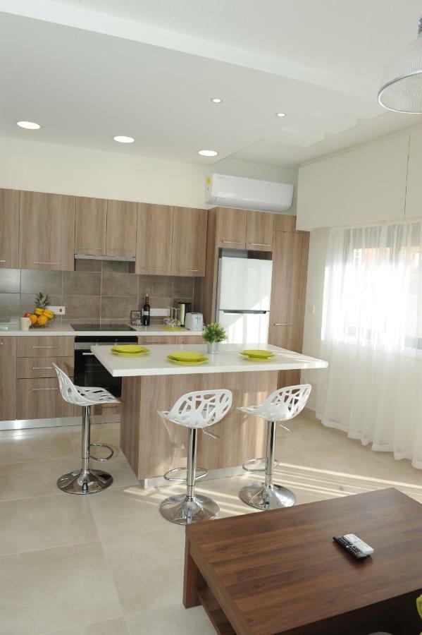 By The Way Apartment Larnaca Esterno foto