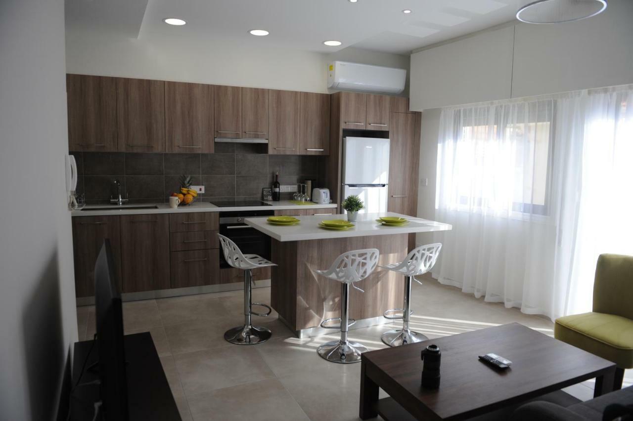 By The Way Apartment Larnaca Esterno foto